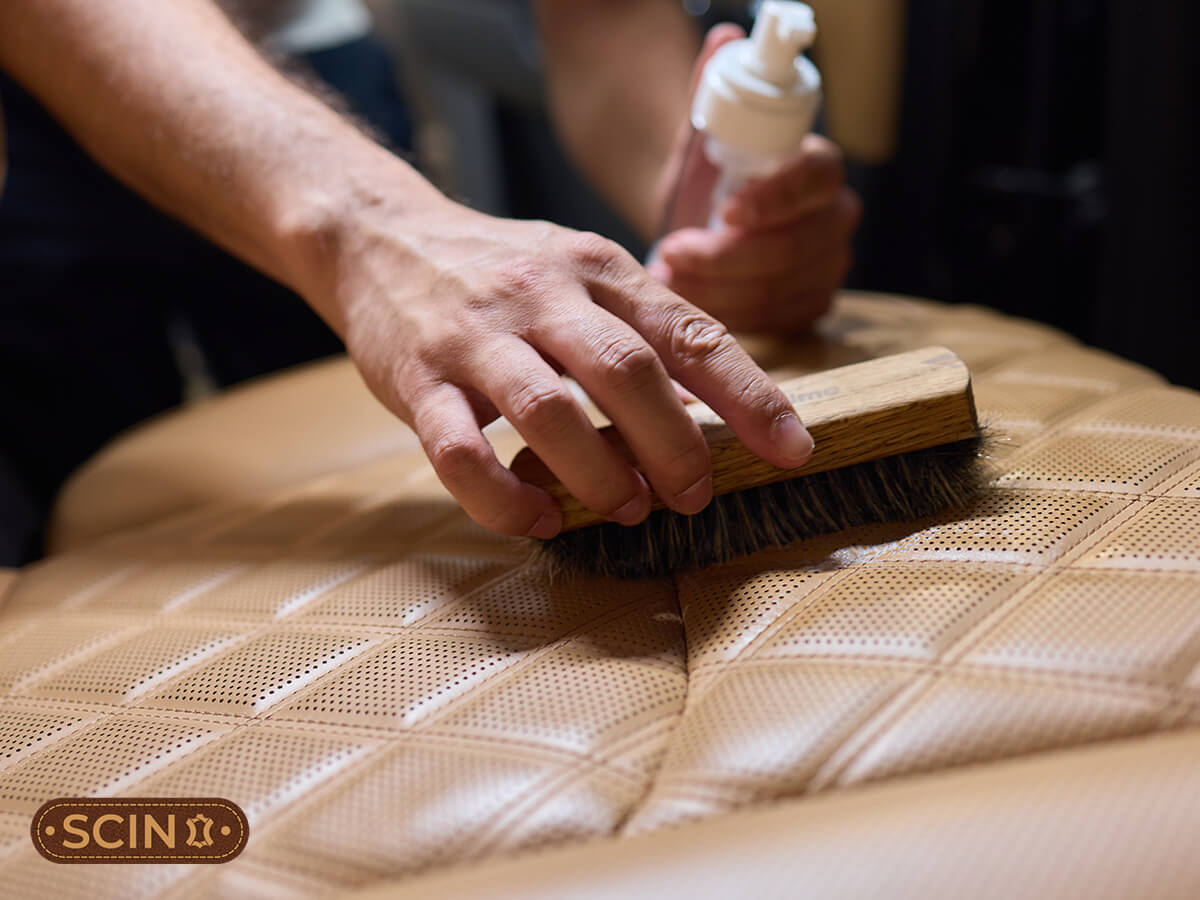 Clean the Leather Distressing leather - Beat it up