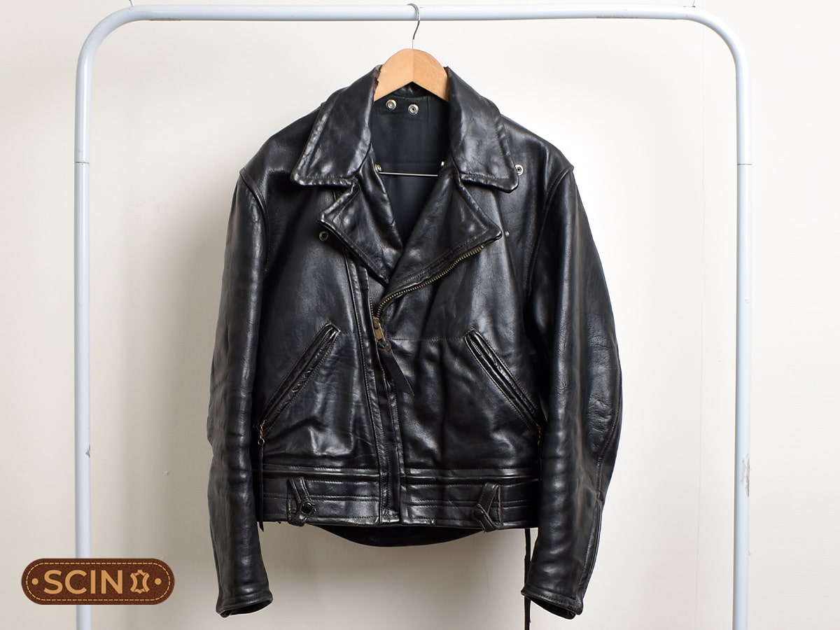 use-a-hanger-to-pack-your-leather-jacket-1