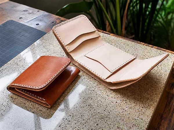 Bifold vs Trifold Leather Wallet - Understanding Trifold Leather Wallet